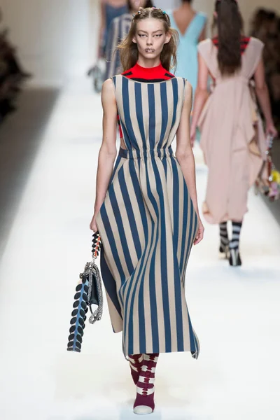Look 19